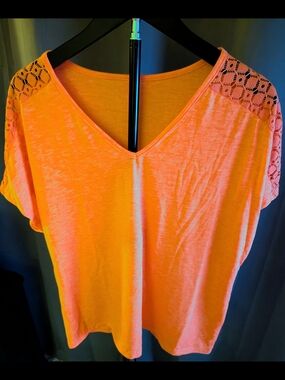 SHEIN Neon Orange V-Neck Short Sleeve Tee with Crochet Shoulders